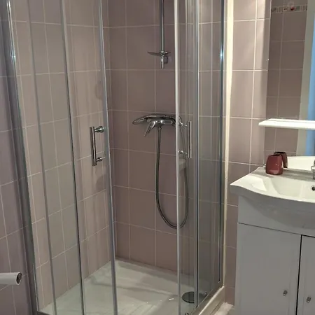 Salle De Bain Privee,terrasse Avec Vue Entrevaux